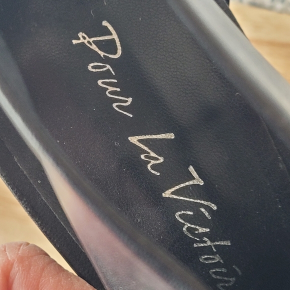 POUR LA VICTOIRE gold and black shoes, leather, size 9. - Picture 6 of 9